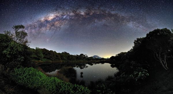 best-astro-photographs-space-pictures-2012-lake-milky-way_59487_600x450
